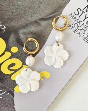 Oorbellen White Flower